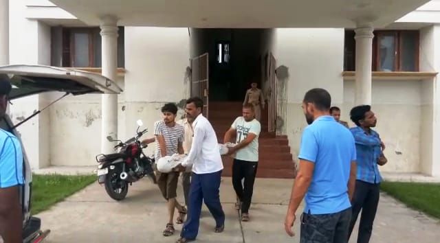 सैफई स्पोर्ट्स कॉलेज में नाबालिग छात्रा ने फांसी लगाकर की आत्महत्या सैफई स्पोर्ट्स कॉलेज में नाबालिग छात्रा ने फांसी लगाकर की आत्महत्या