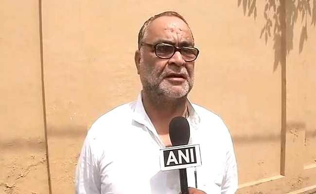 बुक्कल नवाब की सुरक्षा बढ़ी, एक गनर व घर पर छह गार्ड तैनात बुक्कल नवाब की सुरक्षा बढ़ी, एक गनर व घर पर छह गार्ड तैनात