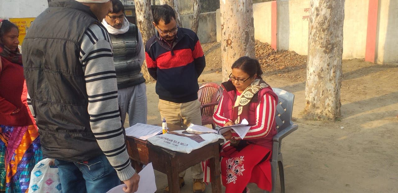 तहसीलदार ने किया बूथों का निरीक्षण