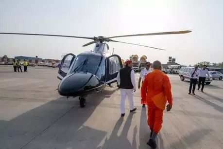 योगी को अखिलेश रखते हैं अपने चुनाव प्रचार में साथ योगी को अखिलेश रखते हैं अपने चुनाव प्रचार में साथ