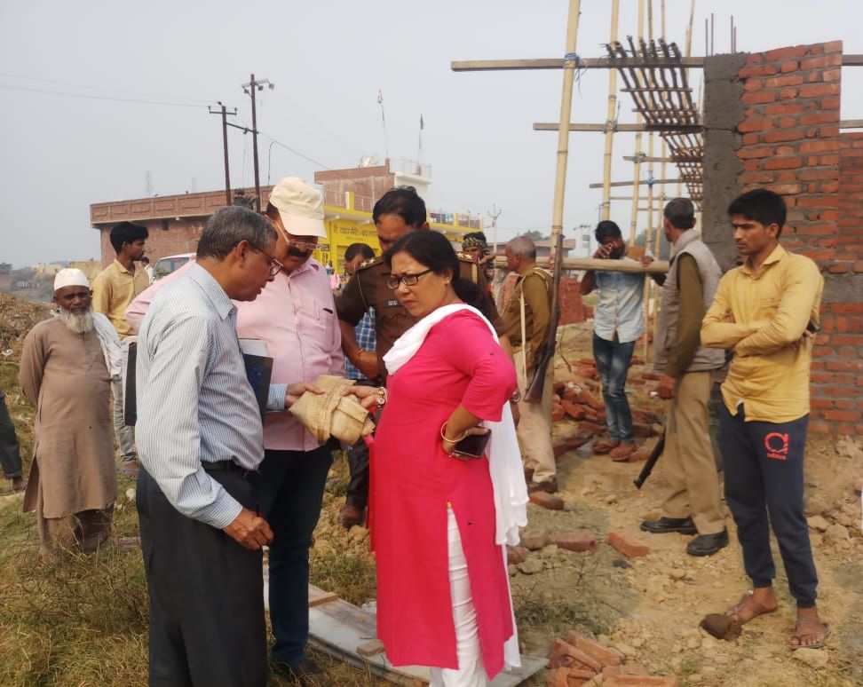 तहसीलदार ने खाद के कब्जों से हटवाया अवैध कब्जा तहसीलदार ने खाद के कब्जों से हटवाया अवैध कब्जा