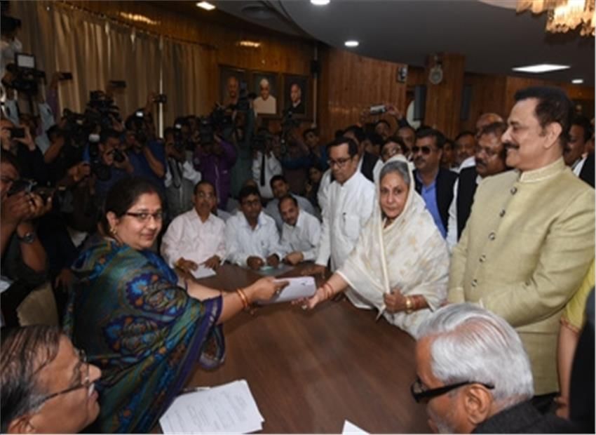 जया बेबाकी से पूछ बैठीं कि मैं सीनियर नहीं हूं क्या?