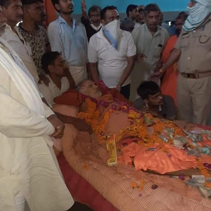 शोभन मंदिर के महंत 1008 स्वामी विरक्तानंद जी महाराज ब्रह्मलीन हो गए। अंतिम दर्शन के लिए भारी संख्या में भक्त मंदिर पहुंचे। महंत विरक्तानंद जी महाराज शोभन सरकार के नाम से विख्यात थे।