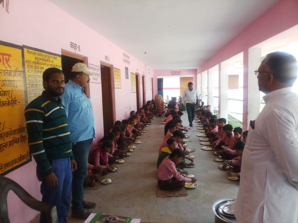 एसडीएम बिलारी के आदेशानुसार स्योड़ारा गांव में परखी गई मिड डे मील की व्यवस्था एसडीएम बिलारी के आदेशानुसार स्योड़ारा गांव में परखी गई मिड डे मील की व्यवस्था