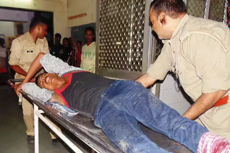 चेकिंग के दौरान पुलिस और बदमाशों में मुठभेड़, 25 हजार का इनामी गिरफ्तार चेकिंग के दौरान पुलिस और बदमाशों में मुठभेड़, 25 हजार का इनामी गिरफ्तार