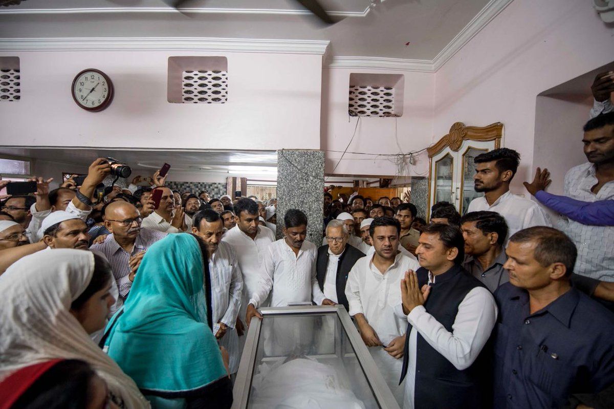 डॉ. शाह को याद कर भावुक हुए पूर्व सीएम अखिलेश डॉ. शाह को याद कर भावुक हुए पूर्व सीएम अखिलेश