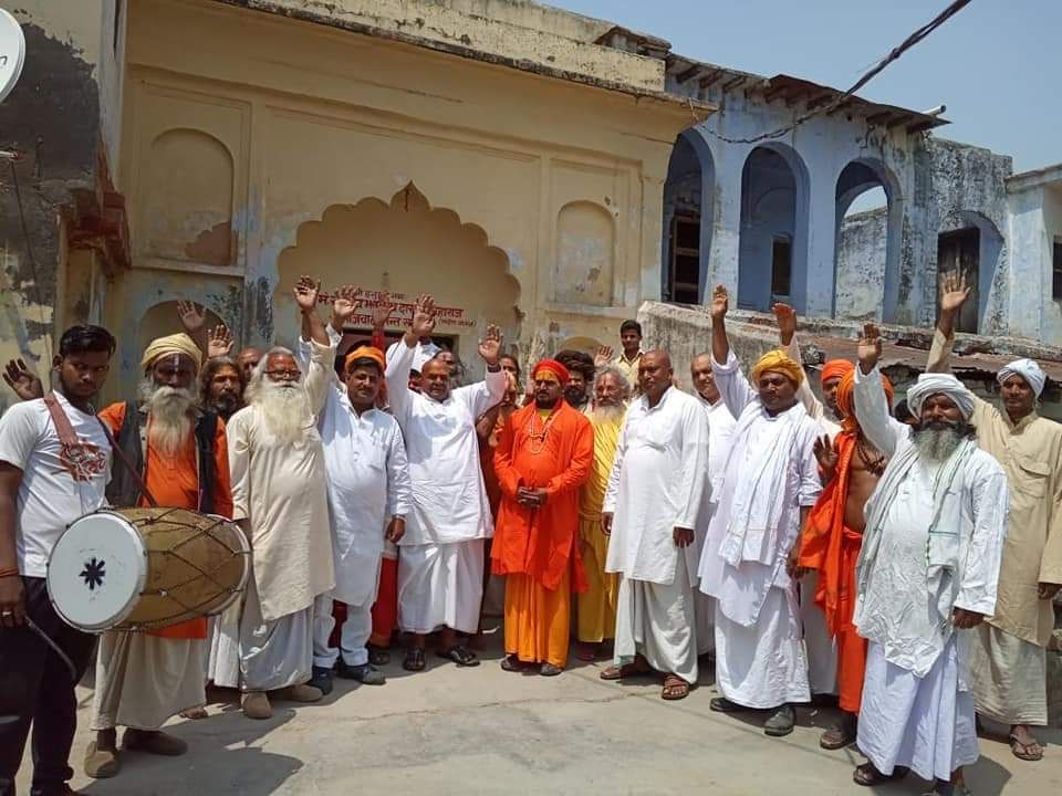 गठबंधन प्रत्याशी आनन्द सेन के पक्ष में उतरे अयोध्या के सन्त व धर्माचार्यगण