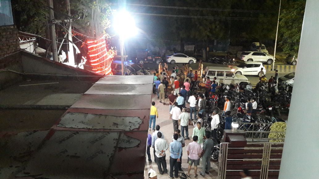 इलाहाबाद: बीजेपी पार्षद की गोली मारकर हत्या, बाइक सवार बदमाशों ने पवन को मारी गोली, पुलिस ने 3 लोगों को हिरासत में लिया, फूलपुर के सरैया मोड़ पर मारी गई गोली।