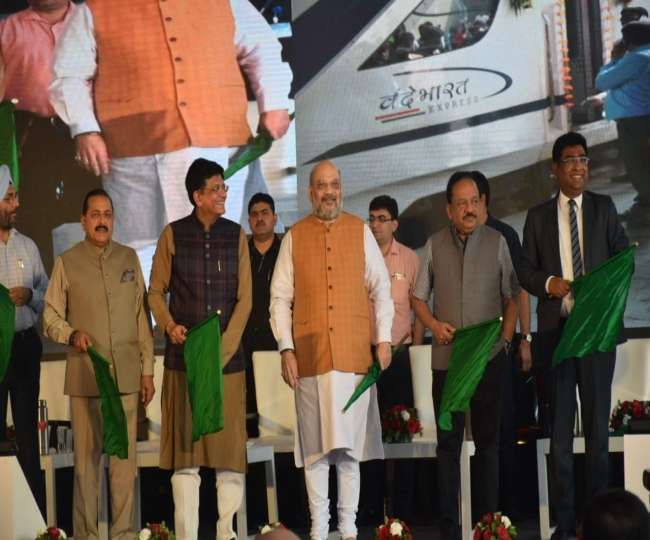 वंदे भारत एक्सप्रेस को अमित शाह ने दिखाई हरी झंडी, 8 घंटे से दिल्ली से पहुंचेगी कटरा वंदे भारत एक्सप्रेस को अमित शाह ने दिखाई हरी झंडी, 8 घंटे से दिल्ली से पहुंचेगी कटरा