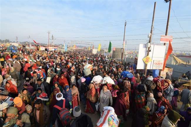 संगम पर अब तक 58 लाख श्रद्धालुओं ने लगाई पुण्य की डुबकी .. #RisingNewUP