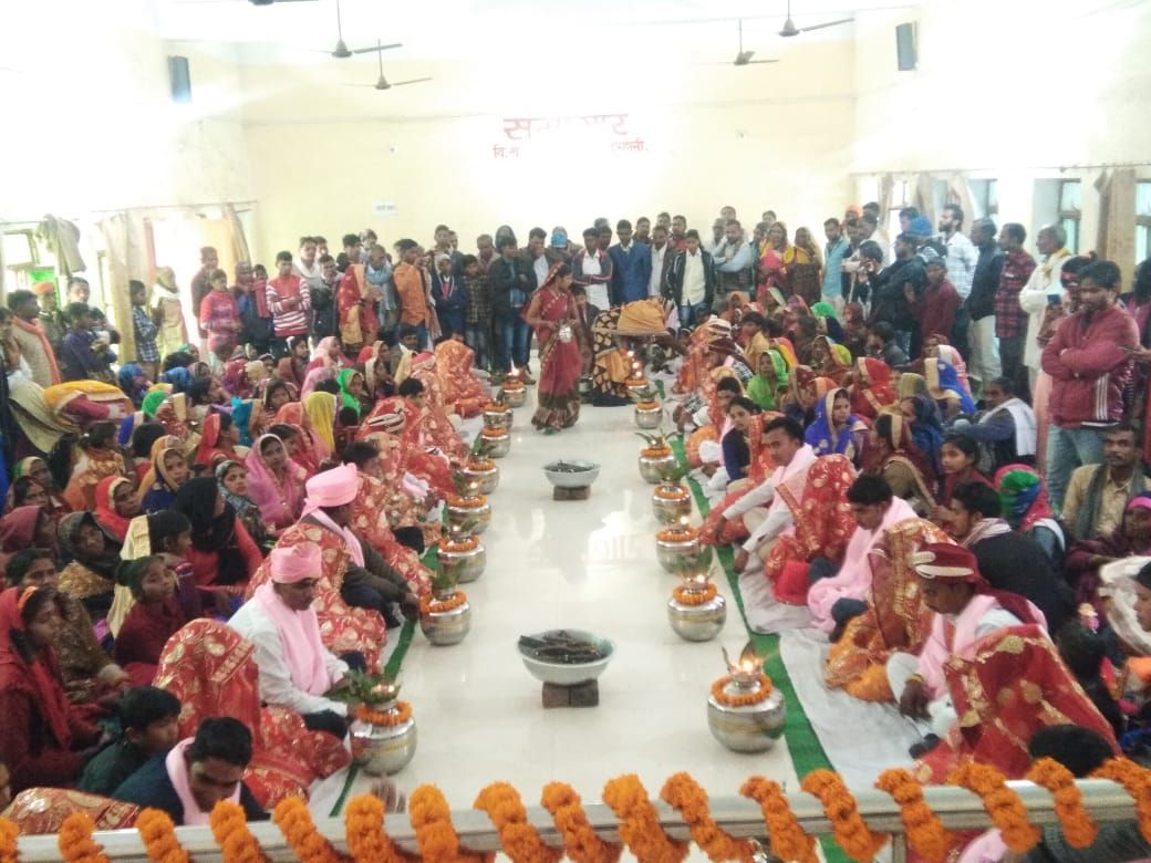 मुख्यमंत्री सामूहिक विवाह योजना के दौरान सामूहिक विवाह कार्यक्रम का आयोजन