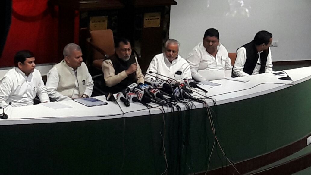 विधायक ललई यादव पर मुकदमा फर्जी है : रामगोविंद चौधरी विधायक ललई यादव पर मुकदमा फर्जी है : रामगोविंद चौधरी