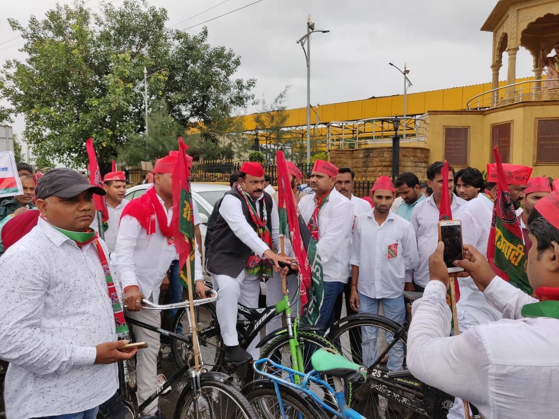 देश में परिवर्तन की लहर : विकास यादव देश में परिवर्तन की लहर : विकास यादव