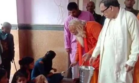 अयोध्या में शुरू हुई राम रसोई, श्रद्धालुओं को मिलेगा फ्री में भोजन अयोध्या में शुरू हुई राम रसोई, श्रद्धालुओं को मिलेगा फ्री में भोजन