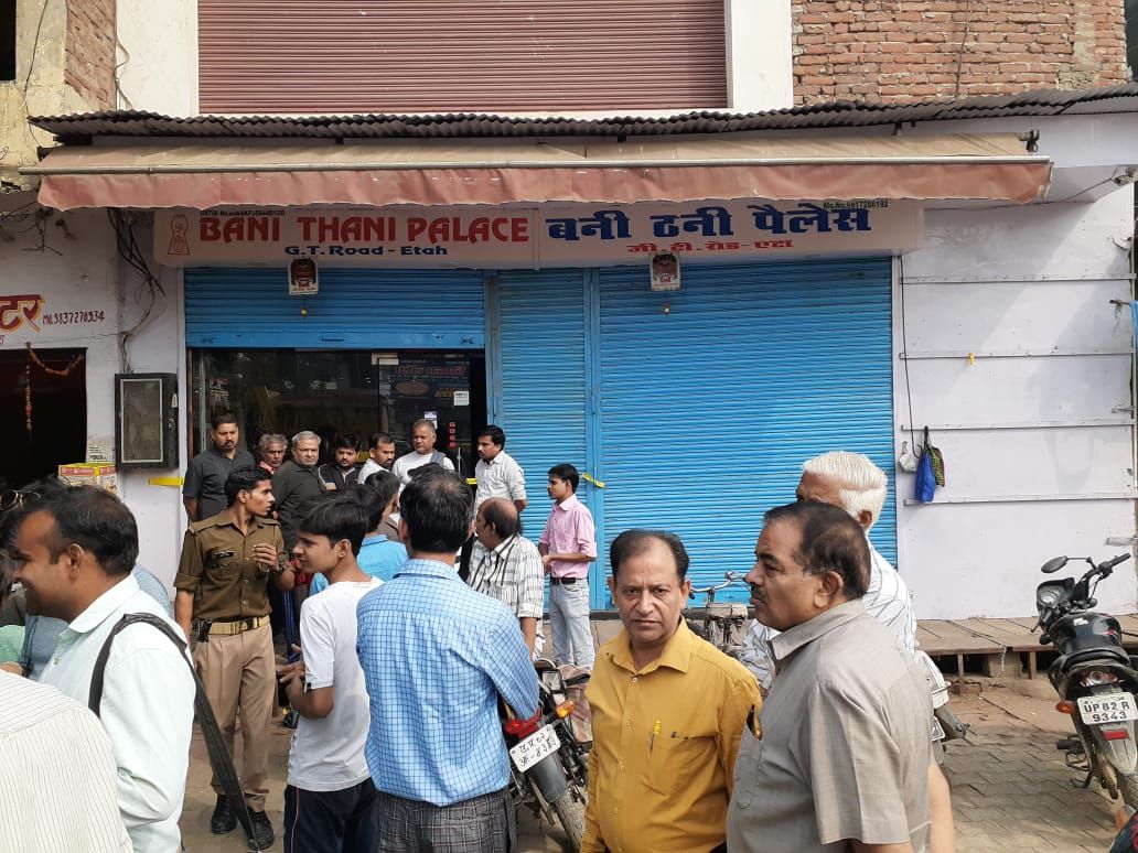 चोरो के हौसले बुलंद,चौकी के सामने लाखों की चोरी चोरो के हौसले बुलंद,चौकी के सामने लाखों की चोरी