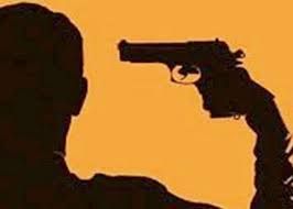 युवक ने कनपटी में गोली मारकर की आत्महत्या युवक ने कनपटी में गोली मारकर की आत्महत्या
