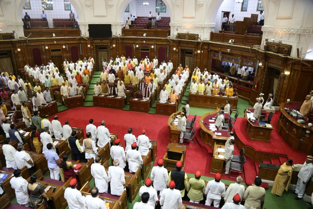 मानसून सत्र के पहले दिन अटल बिहारी बाजपेई जी को दी श्रद्धांजलि.विधानसभा की कार्यवाही सोमवार तक के लिए स्थगित।