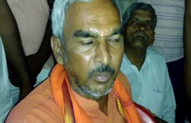बीजेपी विधायक ने कहा- हर मुसलमान को बनाया जाएगा हिंदू, पड़ीं जमकर गालियां बीजेपी विधायक ने कहा- हर मुसलमान को बनाया जाएगा हिंदू, पड़ीं जमकर गालियां