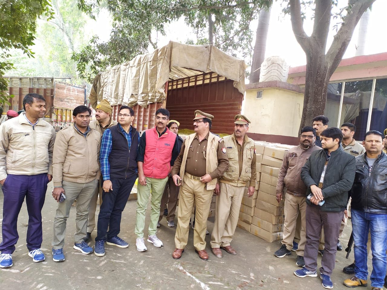 साढ़े चार सौ पेटी अवैध शराब बरामद, वाहन छोड़ चालक व खलासी फरार