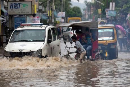 बाढ़ से गुवाहाटी में 39 मौतें बाढ़ से गुवाहाटी में 39 मौतें