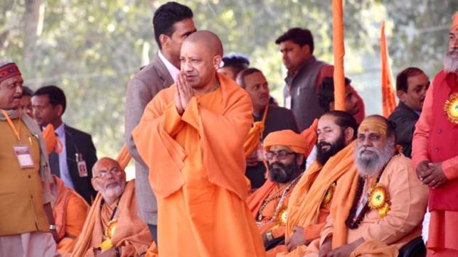 प्रतिबंध के दौरान कल वाराणसी आ सकते हैं सीएम योगी, मंदिरों में करेंगे दर्शन, डोम राजा के यहां भी जा सकते हैं