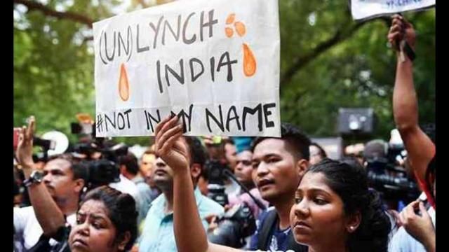 मॉब लिंचिंग पर मोदी सरकार का बड़ा कदम, बनाई GoM और हाई लेवल कमेटी, पीएम मोदी को सौंपेगी रिपोर्ट मॉब लिंचिंग पर मोदी सरकार का बड़ा कदम, बनाई GoM और हाई लेवल कमेटी, पीएम मोदी को सौंपेगी रिपोर्ट