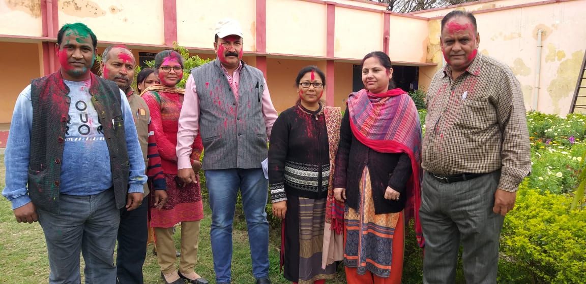 तहसीलदार प्रभा सिंह ने तहसील में होली मिलन कार्यक्रम का आयोजन किया