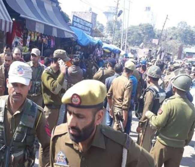 जम्मू बस स्टेंड में बस से 18 किलो विस्फोटक बरामद, दो संदिग्ध हिरासत में जम्मू बस स्टेंड में बस से 18 किलो विस्फोटक बरामद, दो संदिग्ध हिरासत में