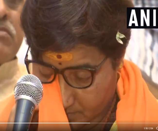 कार्यकर्ता सम्मेलन में जेल की यातनाएं याद कर रो पड़ीं साध्वी प्रज्ञा, सुनाई दर्द भरी दास्तां कार्यकर्ता सम्मेलन में जेल की यातनाएं याद कर रो पड़ीं साध्वी प्रज्ञा, सुनाई दर्द भरी दास्तां