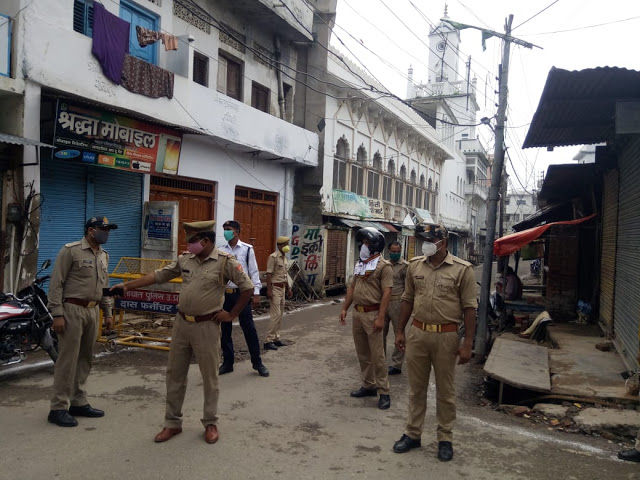 कुर्बानी का त्योहार ईद-उल-अजहा सख्त सुरक्षा व्यवस्था के बीच मनाया गया। कुर्बानी का त्योहार ईद-उल-अजहा सख्त सुरक्षा व्यवस्था के बीच मनाया गया।