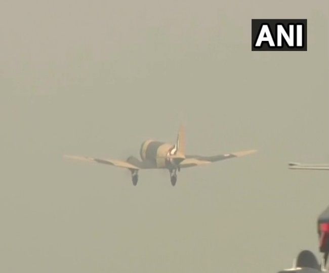 Air Force Day: भारतीय वायुसेना दिखा रही है दम, युद्धक विमान भर रहे हैं उड़ान
