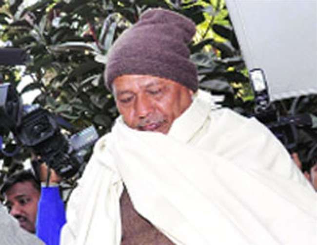 बसपा के पूर्व मंत्री चंद्रदेव राम यादव करेली की तलाश में छापेमारी बसपा के पूर्व मंत्री चंद्रदेव राम यादव करेली की तलाश में छापेमारी