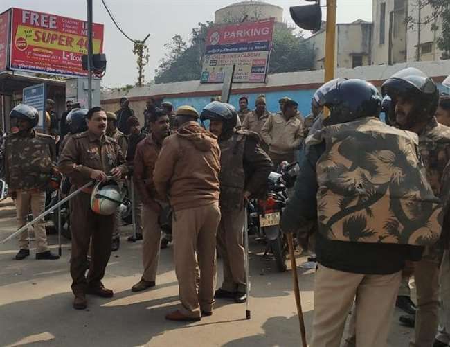 AMU, BHU और इलाहाबाद यूनिवर्सिटी में हिंसा को लेकर अलर्ट जारी AMU, BHU और इलाहाबाद यूनिवर्सिटी में हिंसा को लेकर अलर्ट जारी