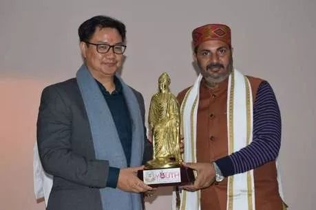 विदेशी ताकतों से मिलकर फ़िल्म और यूनिवर्सिटीज से जुड़े लोग देश को कर रहे बदनाम