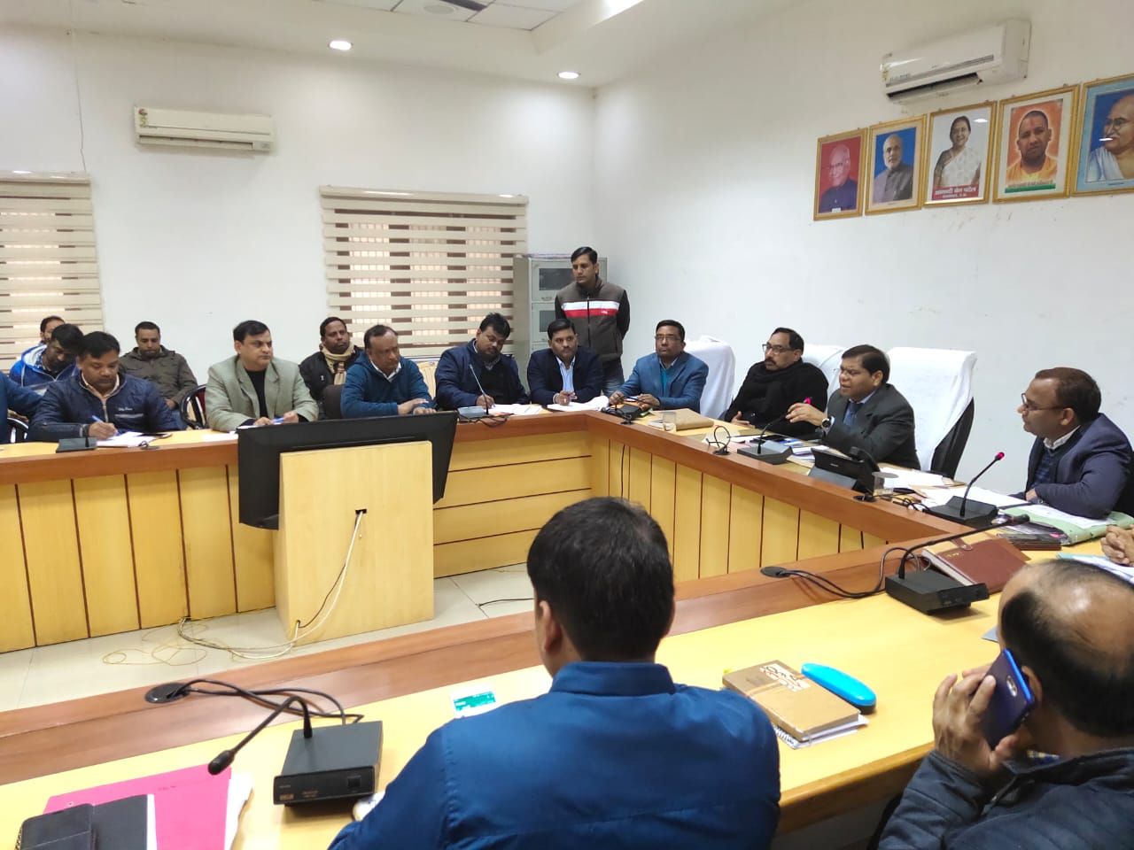 डीएम की अध्यक्षता में एण्टी भूमाफिया के अन्तर्गत समीक्षा बैठक सम्पन्न