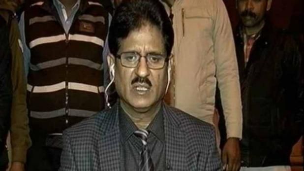 DM बोले- चंदन पर गोली मुस्लिम परिवार की छत से चली, किसने मारी? जांच जारी DM बोले- चंदन पर गोली मुस्लिम परिवार की छत से चली, किसने मारी? जांच जारी