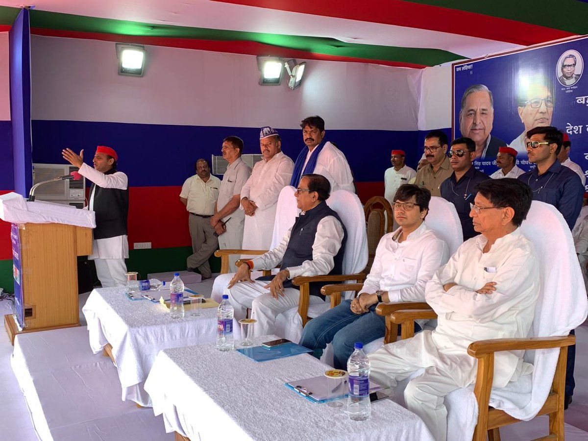 तीन दलों का साथ महामिलावट है तो 38 दलों के गठबंधन को क्या नाम दें: अखिलेश यादव