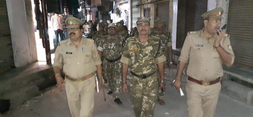 त्योहार के मद्देनजर आरएएफ साथ पुलिस ने किया फ्लैग मार्च त्योहार के मद्देनजर आरएएफ साथ पुलिस ने किया फ्लैग मार्च