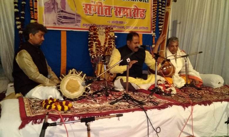 मृदंग सम्राट बाबा पागलदास की पुण्यतिथि पर बही सुर संगीत व वाद्ययन्त्रों की त्रिवेणी मृदंग सम्राट बाबा पागलदास की पुण्यतिथि पर बही सुर संगीत व वाद्ययन्त्रों की त्रिवेणी