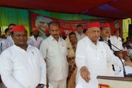 SP-BSP की जोड़ी पर मुलायम ने तोड़ी चुप्पी, ईमानदारी से एक हो जाएं सपा-बसपा तो अजेय SP-BSP की जोड़ी पर मुलायम ने तोड़ी चुप्पी, ईमानदारी से एक हो जाएं सपा-बसपा तो अजेय