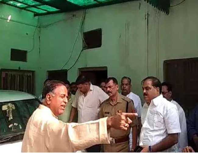 प्रदेश में भाजपा नेताओं पर हमले जारी, मैनपुरी में घर में टहल रहे जिलाध्यक्ष पर फायरिंग