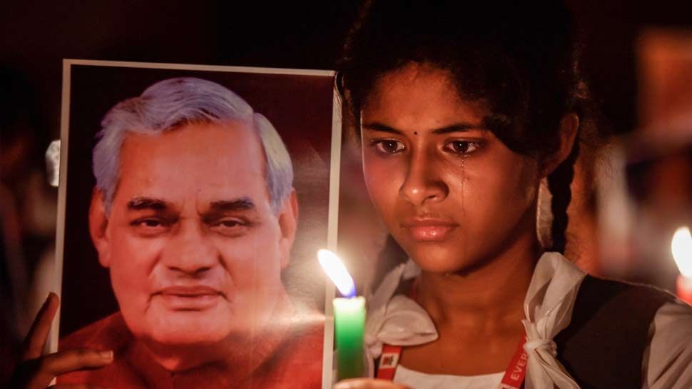 अटल जी के निधन पर रो पड़ा पूरा देश