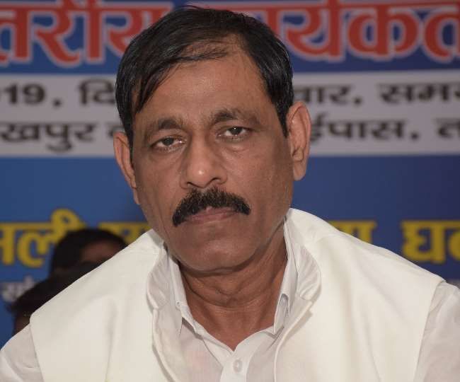 बसपा प्रदेश अध्यक्ष ने कहा, बंद करें पार्टी में पैर छूने की प्रथा बसपा प्रदेश अध्यक्ष ने कहा, बंद करें पार्टी में पैर छूने की प्रथा