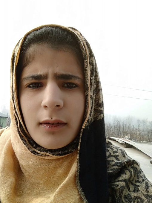 पुलवामा हमले के 2 और आरोपी गिरफ्तार, तारिक अहमद और उसकी बेटी इंशा जान गिरफ्तार, तारिक पर 40 CRPF जवानों पर हमला करने वाले आतंकियों को पनाह देने का है आरोप.