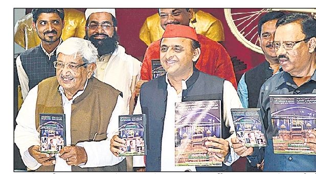 डायल 100 की लड़कियां जान ना दें सरकार बदलें : अखिलेश डायल 100 की लड़कियां जान ना दें सरकार बदलें : अखिलेश