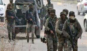 शोपियां: सुरक्षाबलों और आतंकियों के बीच मुठभेड़ जारी