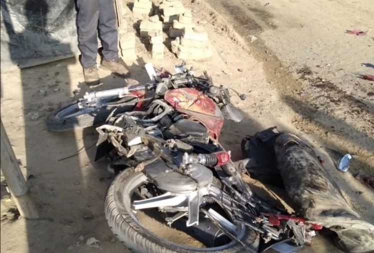 तेज रफ्तार वाहन ने बाइक सवारों को रौंदा, दोनों की दर्दनाक मौत