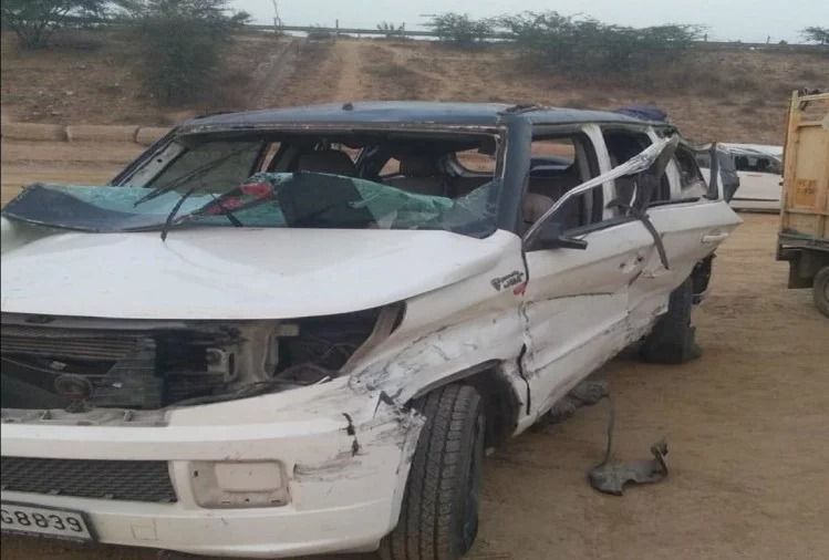 मथुराः यमुना एक्सप्रेसवे पर हादसे में 2 लोगों की मौत, महिला सहित 5 घायल