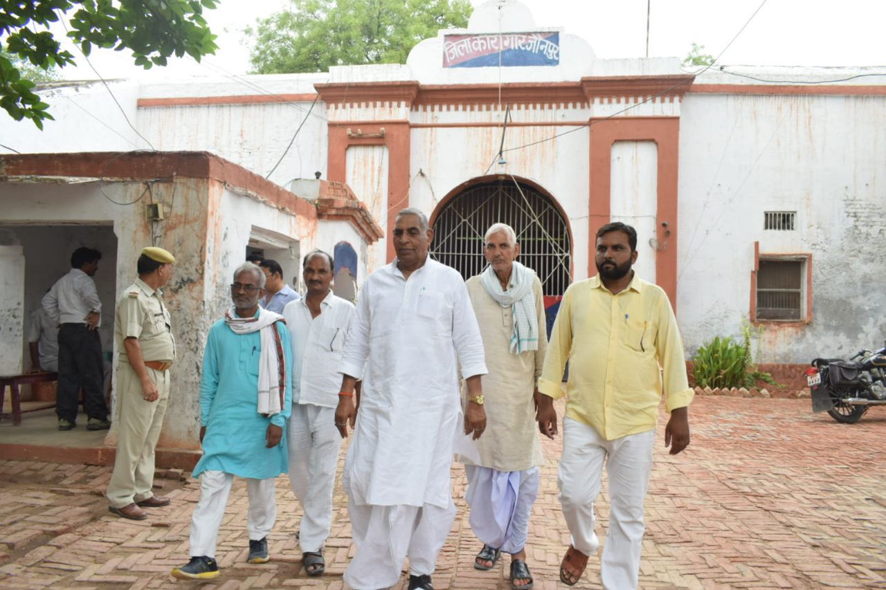 पारसनाथ यादव आज जौनपुर जेल मे बंद छात्र नेताओं से मिले पारसनाथ यादव आज जौनपुर जेल मे बंद छात्र नेताओं से मिले