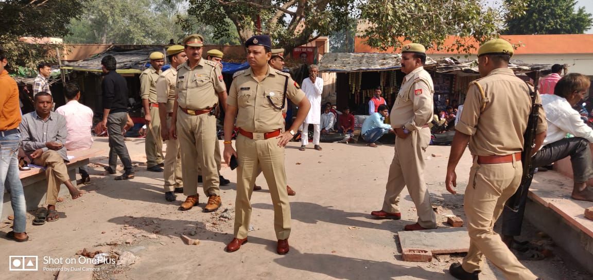 संभल : शरद पुर्णिमा के अवसर पर थाना गुन्नौर स्थित राजघाट गंगा स्नान को आये श्रद्धालुओं की सुरक्षा व्यवस्था का जायजा लिया पुलिस अधीक्षक सम्भल यमुना प्रसाद ने ।